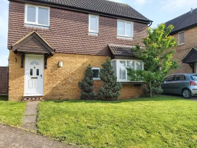 Huku Kwetu - Fieldfare Green Hotels in Luton Airport Area