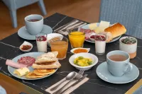 The Originals Boutique, Hôtel Victoria, Châtelaillon-Plage - breakfast