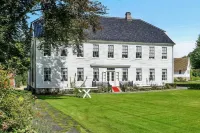 Boen Gard Hotels near Tveit Church
