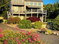Gorgeous 4BR/3BA Wellfleet Cove-view home with Amazing Sunsets and Bay Views Hotels in Wellfleet