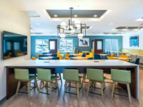 Comfort Suites Hotels in Kelowna