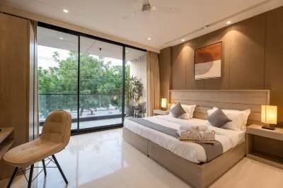 The Lodgers Luxury Hotel Near Golf Course Road Gurgaon Hotels near Gurugram University