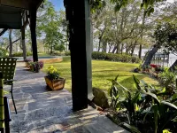 Private Villa + Private Beach + Boat + Infinity Pool + Kayaks のホテル