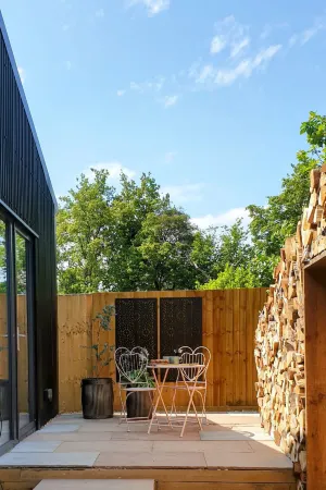 Blackbarn Wood Отели рядом с достопримечательностью «TWI Ltd»