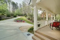 Helen Retreat w/ Hot Tub, 2 Mi to Downtown! - Pet friendly