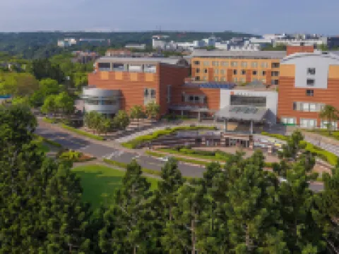 Aspire Resort Hotels near Window on World Theme Park