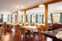 Aquamarina Hotel Visegrád - Homestays