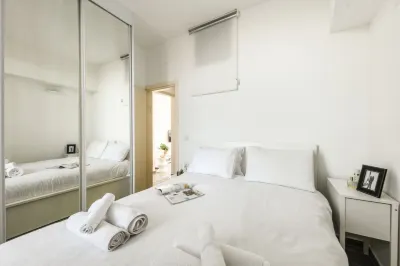 Charming 1BR Apt w Sliding Window by Sea N' Rent Отели в г. 