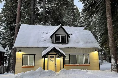 Sweet Pine Deck Hot Tub Cozy Modern Interior Close to Ski Resort