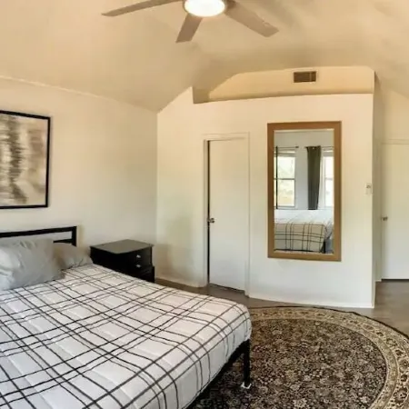 Dog-Friendly Keller Home: Fenced Yard, Game Nights, Near DFW & at&T Stadium Отели в г. Келлер