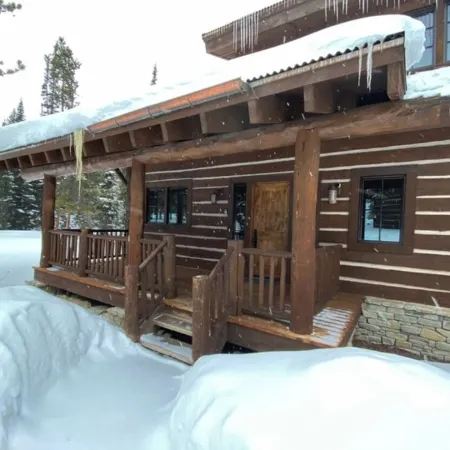 Cozy private cabin with hot tub, and ski in and out