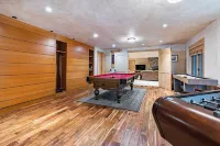 Cherry Ridge by AvantStay Incredible Mountain Mansion w Game Room Hot Tub Views