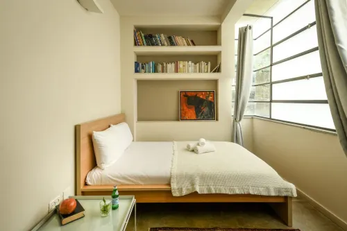 Spacious & Green 3BR Apt w Balcony in City Center - 2つ星
