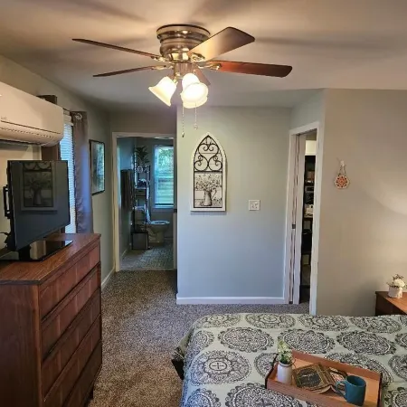 Charming 1-bedroom apartment in cool Garner, minutes from Raleigh