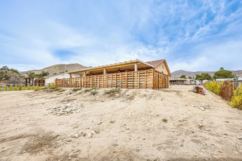 Updated Abode 22 Mi to Joshua Tree National Park!