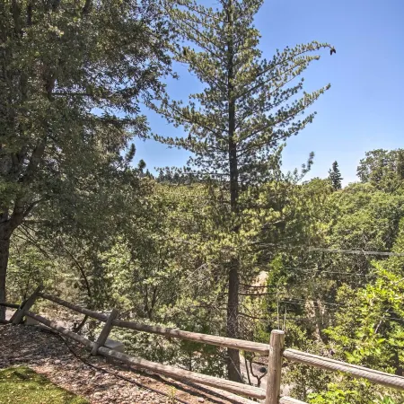 5 Mi to Lake Arrowhead Village: Cabin w/ Game Room