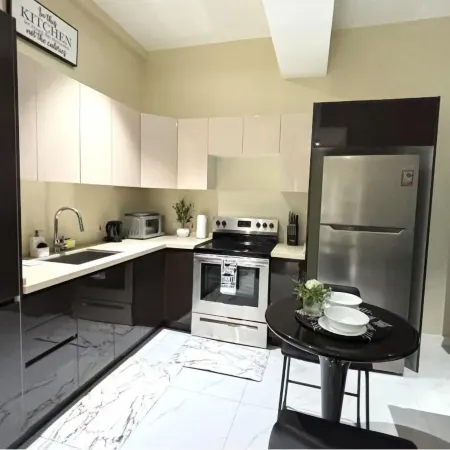 Stylish 1-Bed Condo with Views in Harloe