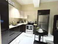 Stylish 1-Bed Condo with Views in Harloe - Apartments