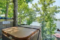 Hot Tub and Dock! Group Getaway in Lake Ozark - Wi-Fi