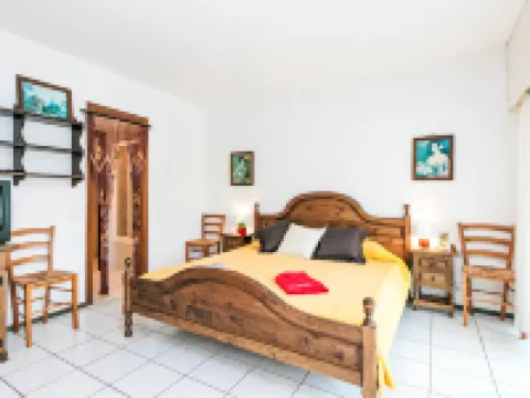 Roses Holiday Center