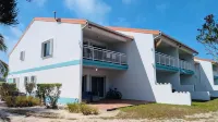 Stunning Marina-Front Townhome in South Bimini: Steps to pristine beaches โรงแรมใน