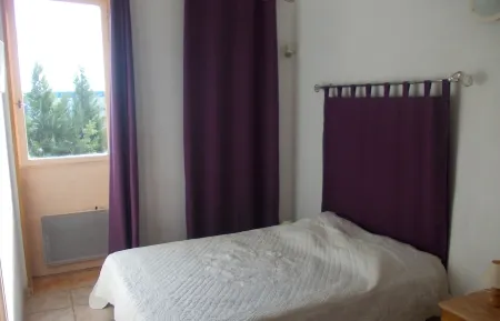 Rental of an apartment in a provencal farmhouse in Pontet with swimming pool Отели рядом с достопримечательностью «Camping du Grand Bois»