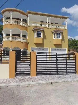 Nate Luxury Stay - Cozy family retreat in Old Harbour. Pet-Friendly! Hotels in Old Harbour