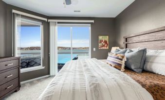 Panoramic Sunset Escape Waterfront Condo for 7!