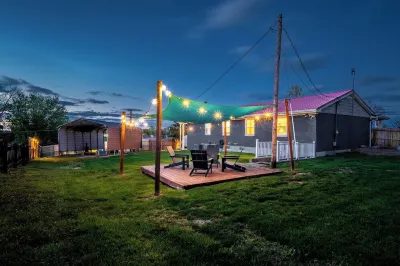 Bourbon Blue - Toast Trailside with Family and Friends! 8 minutes from Downtown Hotels near Chuckleberry Farm & Winery