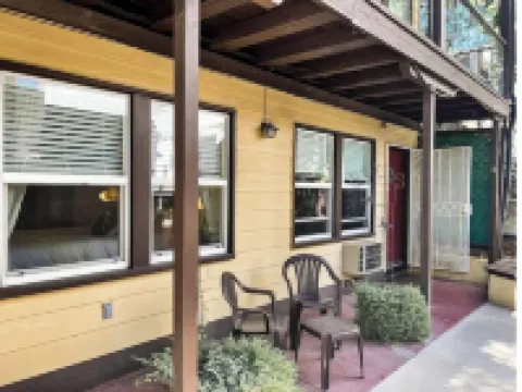 #4 Historic Downtown Apartment w/kitchen