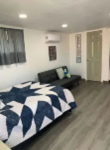 Cozy Suite *Excellent location* FREE Wi-fi/Netflix