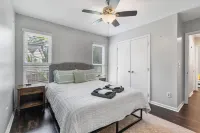 Modern Private Ranch•Very Fast WiFi•Vast Fenced Yard+Deck+Fire Pit!