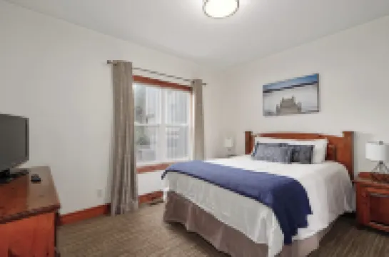 Charming One Bedroom at Snowbridge- Blue Mountain