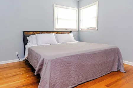 Charming 2-bedroom house with everything you need in the heart of West Allis