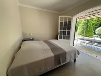 Charming villa with quiet garden 100m from the sea and Les Lecques beach!