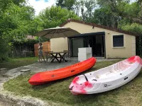 La Ravine, house on the banks of the loing for up to 6 people, with canoes and rowing boat. Hotels in Montigny-sur-Loing