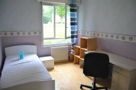 Stay in Caen - Spacious 4 Bedroom Apartment, Near the Beach