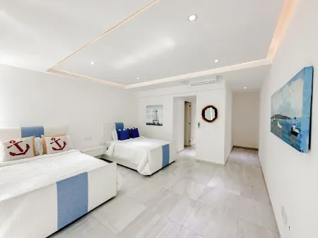 ACAPULCO RESIDENCES WITH GOLF VIEWS