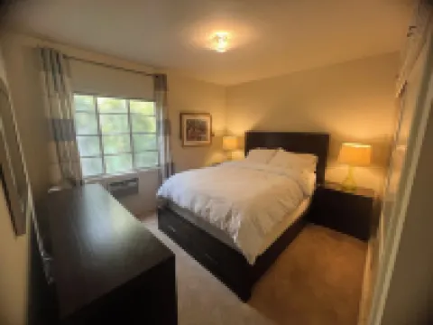 Charming centrally located 1-bedroom apartment. Great live/work space.