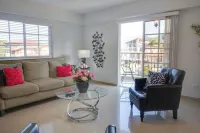 Come to enjoy this fully renovaded 3-bedroom apartment full of amenities.