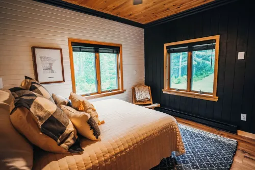 Cabin retreat nestled in the woods above Lake Superior. Close to GM AND Lutsen.