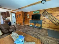 Charming 1-bedroom apartment with WiFi and AC in beautiful Indian Lake.