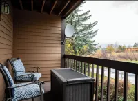 Mountain Adventure Getaway- Cozy 2-room condo in Eden with WiFi and washer/dryer