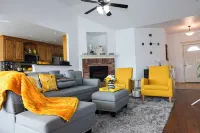 Charming 3-bedroom house in Jenks with AC, WiFi. Enjoy your stay Hotels in Jenks