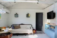 New listing! Cozy, fresh and clean 1-bedroom cottage with Pond access in Chatham