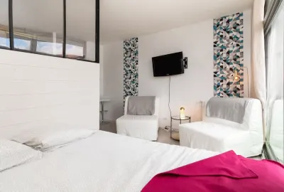 Cozy studio town center + private PARKING