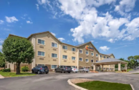 Comfort Suites Omaha Northwest โรงแรมในโอมาฮา