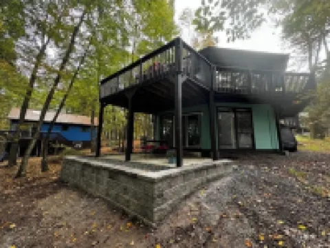 Sleep in a Treehouse!! Hotels in Lake Ariel