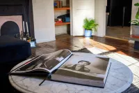 Heart Break Hotel Rad Bungalow - Rock-n-roll themed 2-bedroom downtown Tupelo.