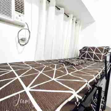 Cozy 2br condo unit with pool, gym and can cook Rooms